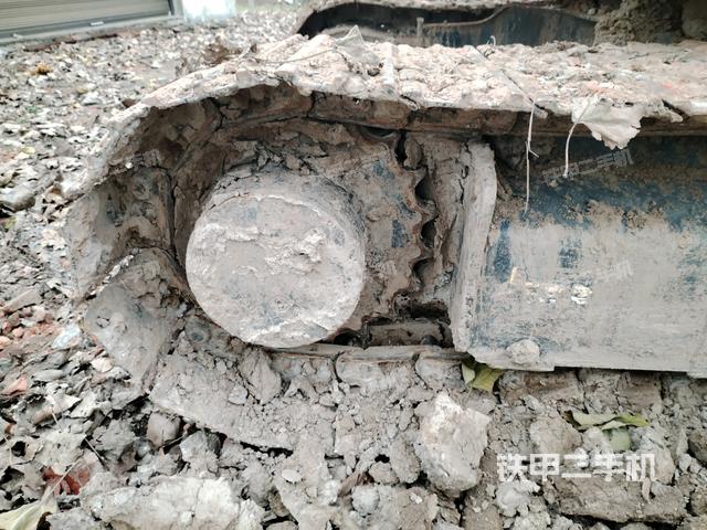 右驅(qū)動(dòng)輪（行走機(jī)構(gòu)）