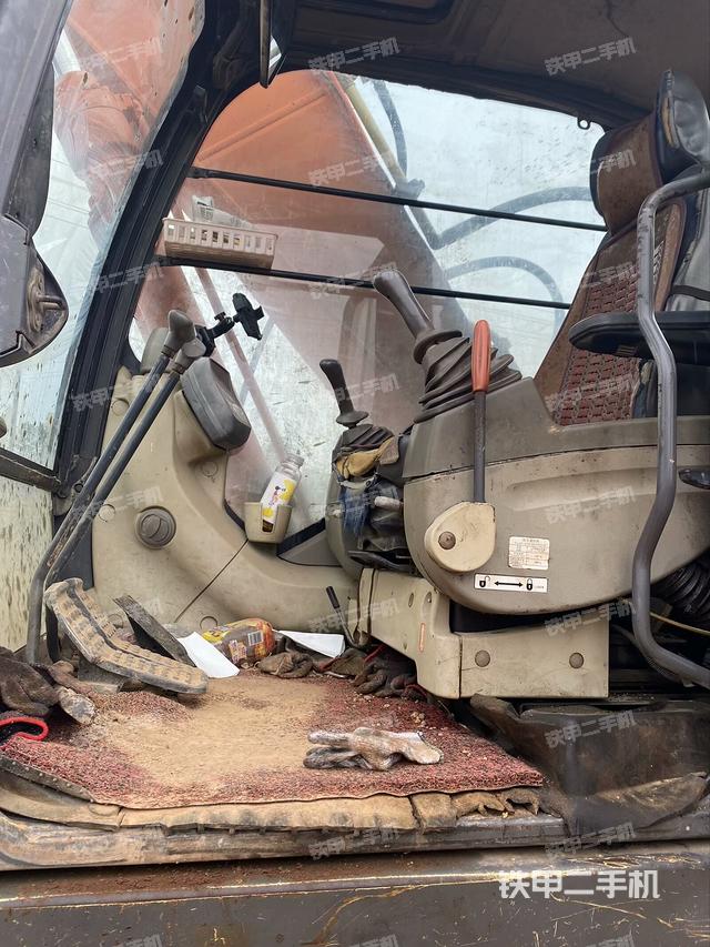 座椅右側(cè)控制臺/鑰匙門/油門/含右手柄（駕駛室部分）