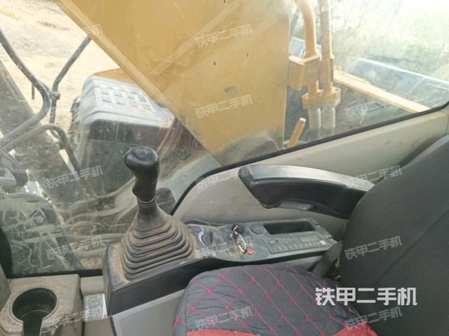 座椅右側(cè)控制臺/鑰匙門/油門/含右手柄（駕駛室部分）