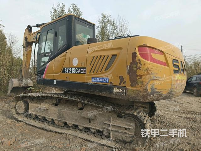 三一重工SY215C挖掘机的设备实拍-第3张实拍照片