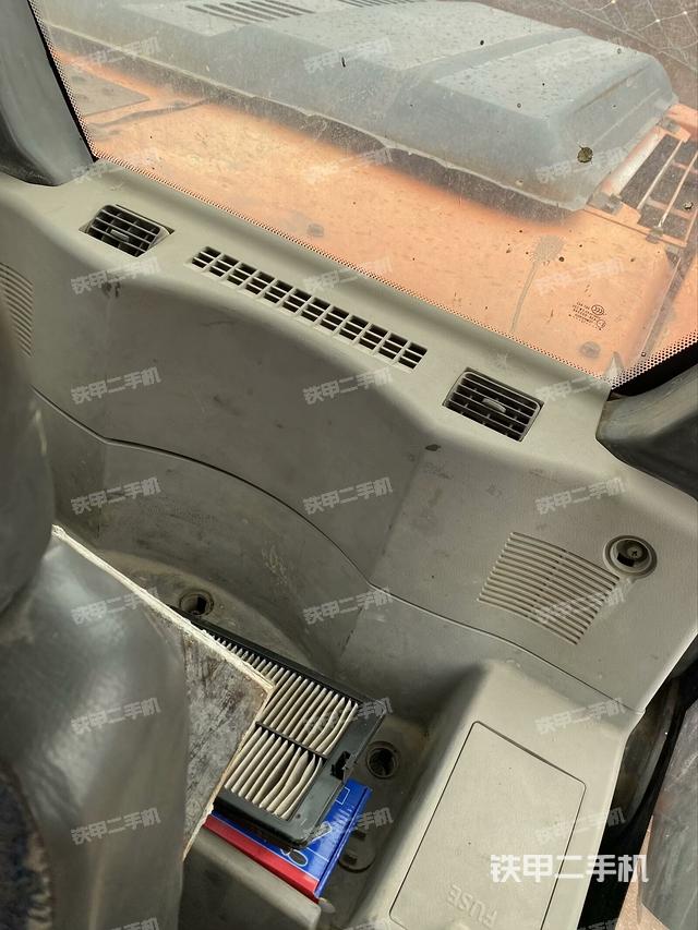 后窗玻璃角標（駕駛室部分）