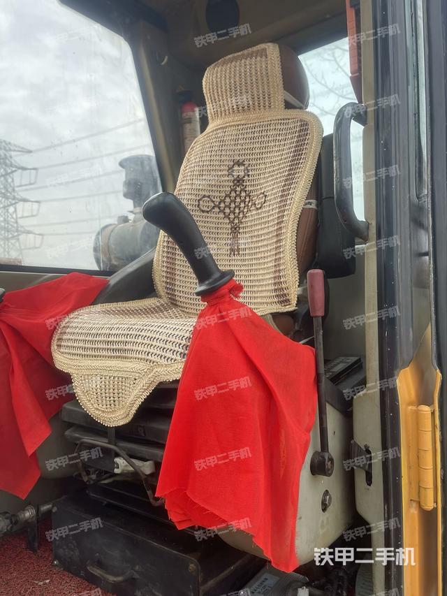 駕駛室頂部（整機外觀）