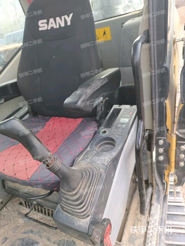 座椅左側(cè)控制臺/音響/含左手柄（駕駛室部分）