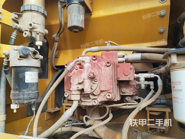 液壓泵艙室正面整體(整機(jī)外觀) 液壓泵艙室正面整體(整機(jī)外觀)