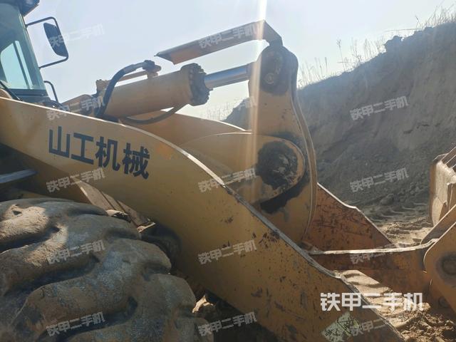 鏟斗油缸側(cè)面(工作裝置) 鏟斗油缸側(cè)面(工作裝置)