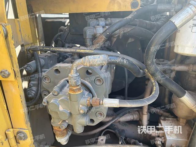 液壓泵艙室正面整體（整機(jī)外觀）