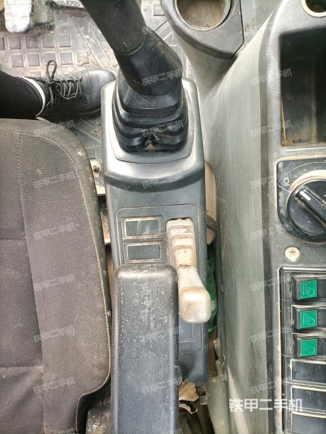 座椅右側(cè)控制臺(tái)/鑰匙門/油門/含右手柄（駕駛室部分）