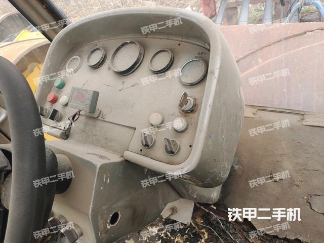 駕駛室操作臺（設備外觀及核心部件）