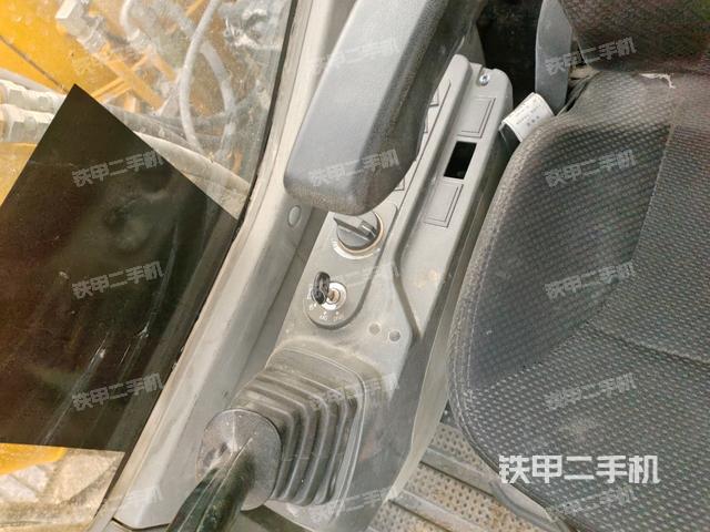 座椅右側(cè)控制臺/鑰匙門/油門/含右手柄（駕駛室部分）