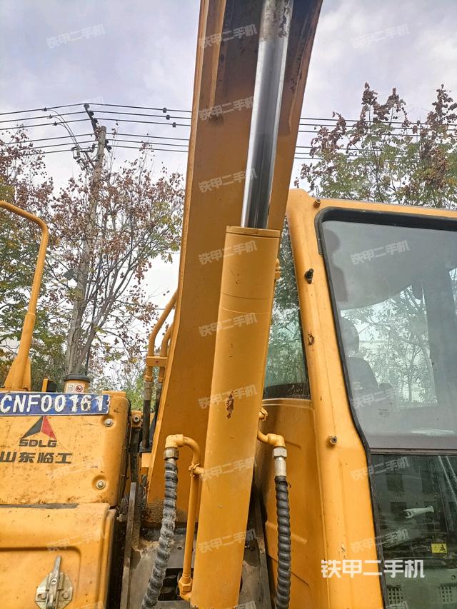 大臂根部?斜（工作和回轉(zhuǎn)裝置）