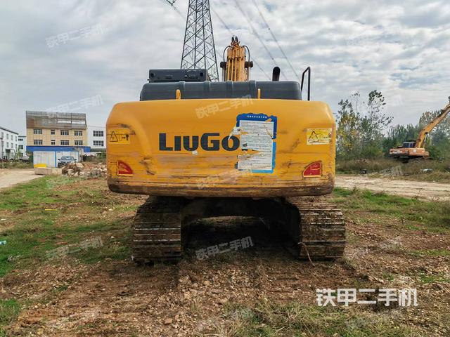 駕駛室頂部(整機(jī)外觀) 駕駛室頂部(整機(jī)外觀)