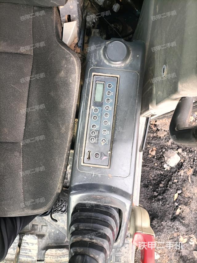 座椅左側(cè)控制臺(tái)/音響/含左手柄（駕駛室部分）