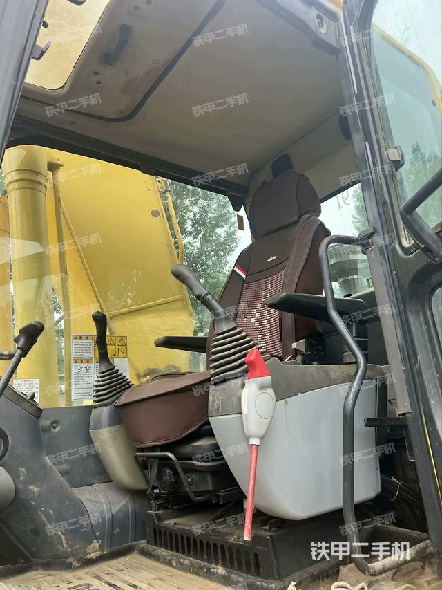 駕駛室整體（整機外觀）