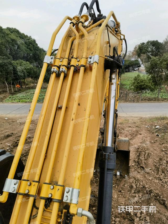 大臂背部俯視（工作和回轉(zhuǎn)裝置）