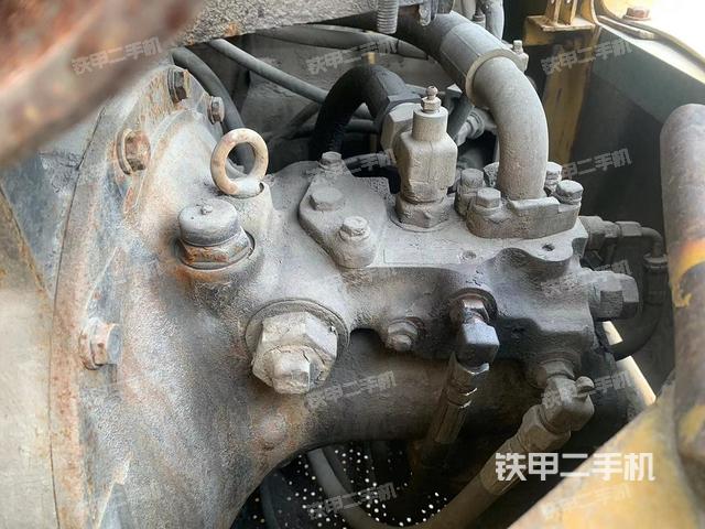 液壓泵艙室正面整體(整機(jī)外觀) 液壓泵艙室正面整體(整機(jī)外觀)