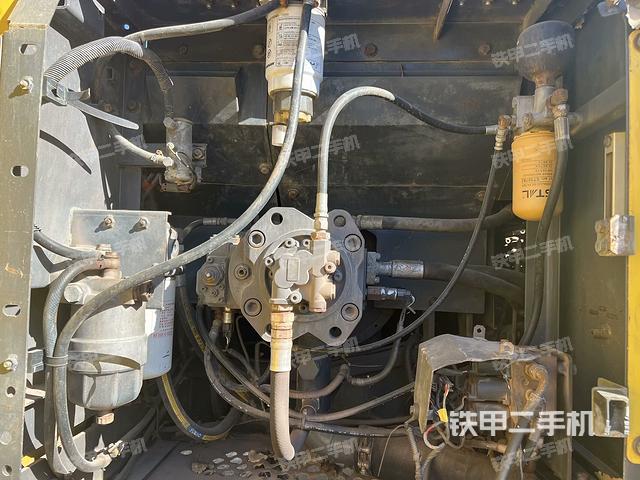 液壓泵艙室正面整體(整機(jī)外觀) 液壓泵艙室正面整體(整機(jī)外觀)