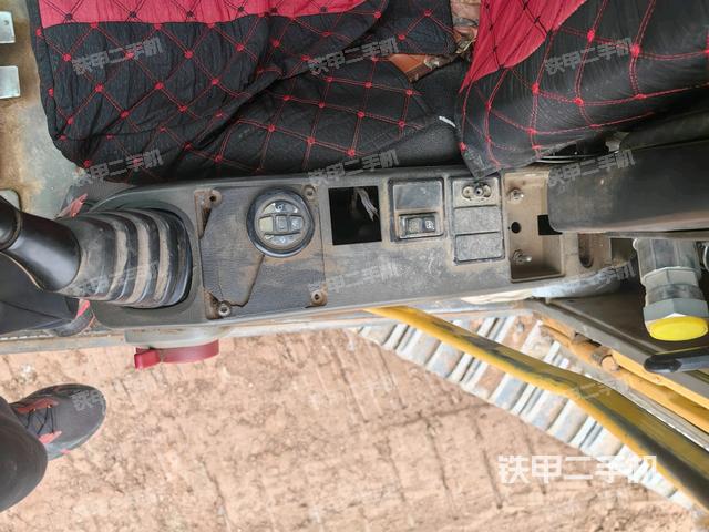 座椅右側(cè)控制臺(tái)/鑰匙門/油門/含右手柄（駕駛室部分）