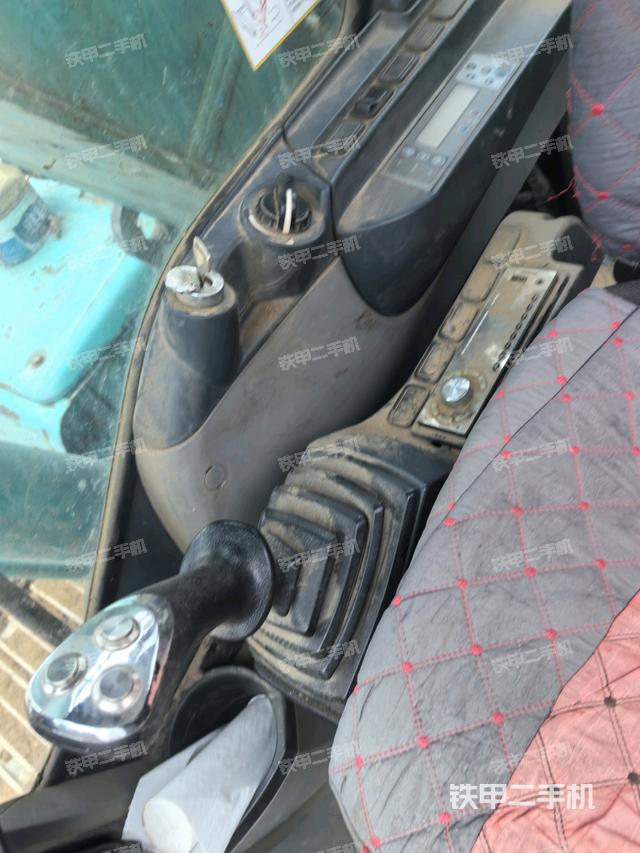 座椅左側(cè)控制臺/音響/含左手柄（駕駛室部分）