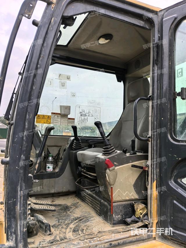 駕駛室整體（整機(jī)外觀）