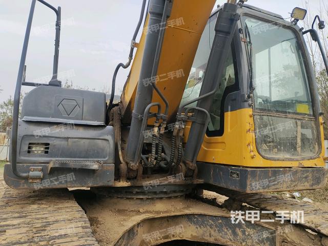 轉(zhuǎn)盤和下車架正前(工作和回轉(zhuǎn)裝置) 轉(zhuǎn)盤和下車架正前(工作和回轉(zhuǎn)裝置)