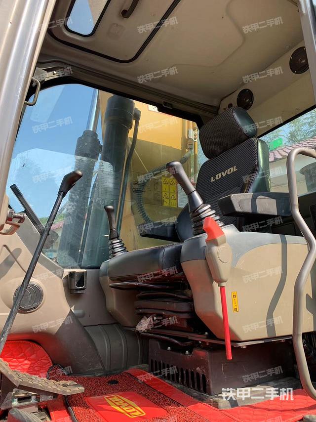 駕駛室整體（整機外觀）