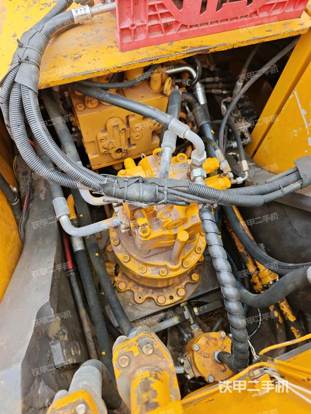 回轉馬達和主控閥（整機外觀）