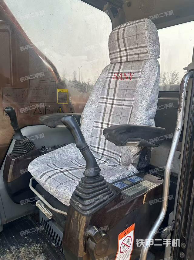 駕駛室整體（整機(jī)外觀）