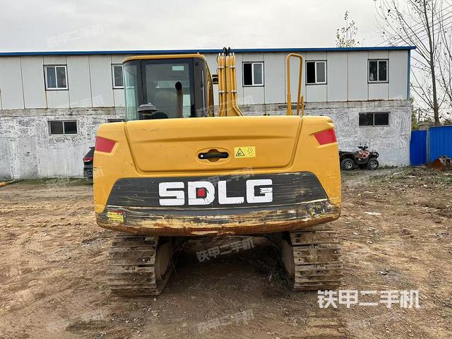 駕駛室頂部(整機外觀) 駕駛室頂部(整機外觀)