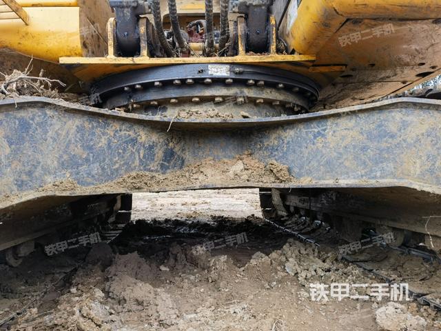 轉(zhuǎn)盤和下車架正前（工作和回轉(zhuǎn)裝置）