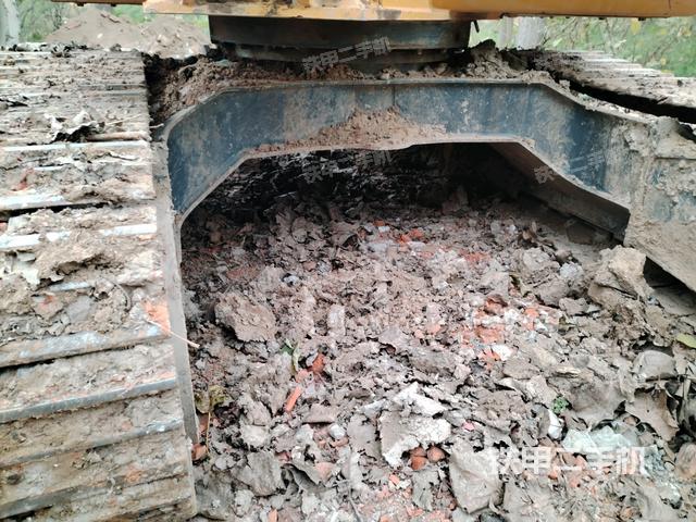 轉(zhuǎn)盤(pán)和下車(chē)架正前（工作和回轉(zhuǎn)裝置）