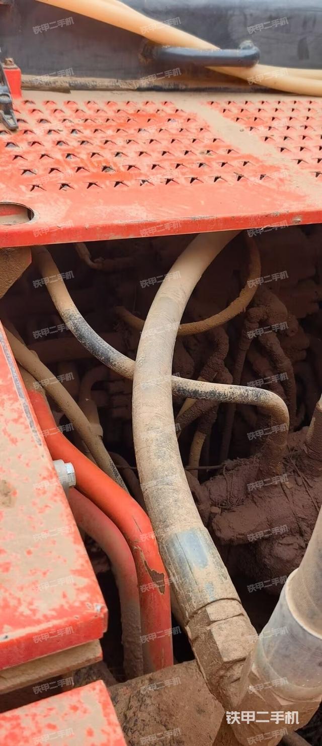 回轉(zhuǎn)馬達和主控閥（整機外觀）