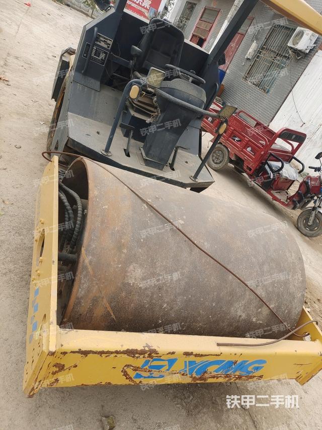 右后45°（壓路機(jī)整機(jī)外觀）