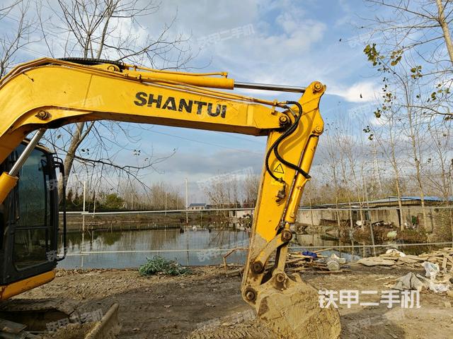 鏟斗右后整體(工作和回轉(zhuǎn)裝置) 鏟斗右后整體(工作和回轉(zhuǎn)裝置)