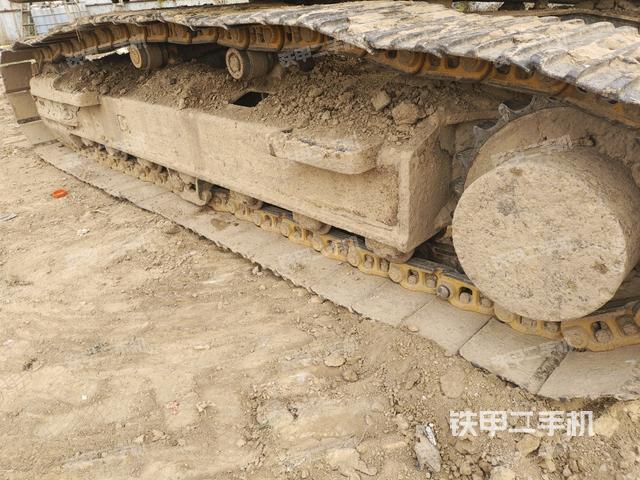 左側(cè)履帶整體?(行走機(jī)構(gòu)) 左側(cè)履帶整體?(行走機(jī)構(gòu))
