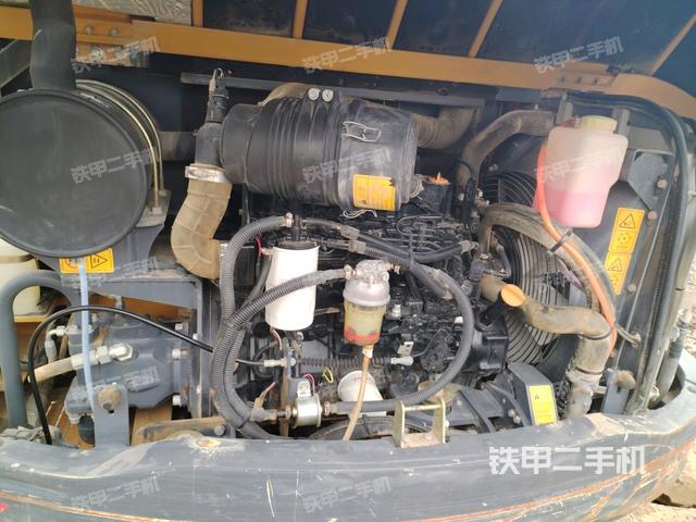 發(fā)動(dòng)機(jī)室（上車(chē)部件）