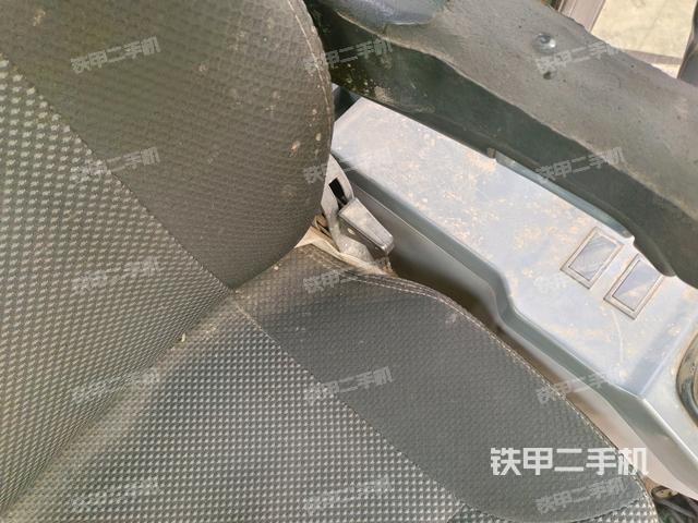 座椅左側(cè)控制臺/音響/含左手柄(駕駛室部分) 座椅左側(cè)控制臺/音響/含左手柄(駕駛室部分)
