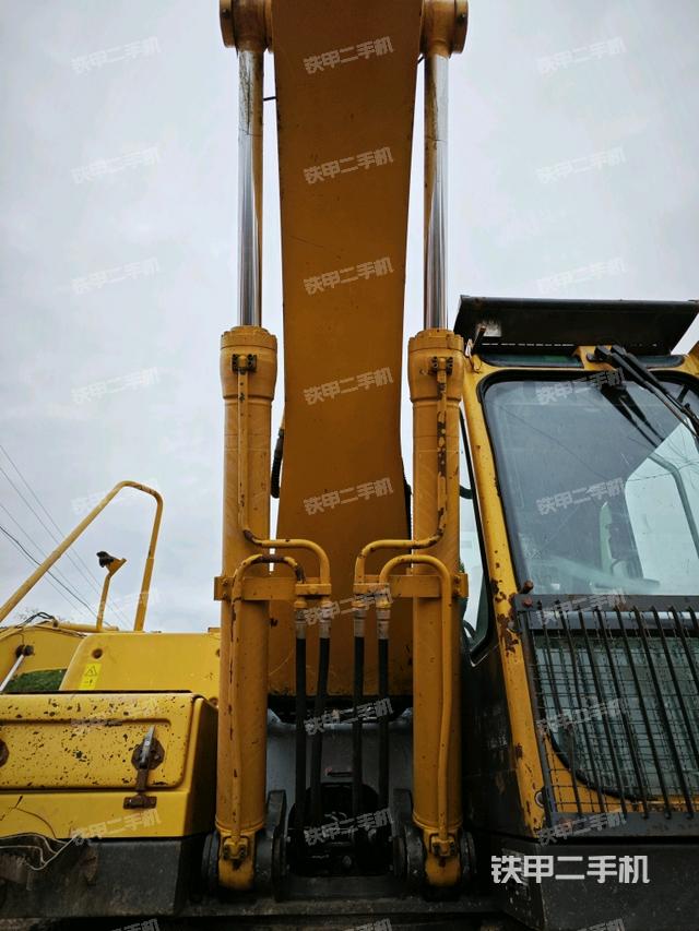 大臂油缸整體?豎拍（工作和回轉(zhuǎn)裝置）