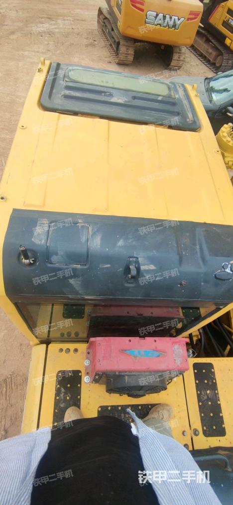 左后方玻璃角標(biāo)（駕駛室部分）