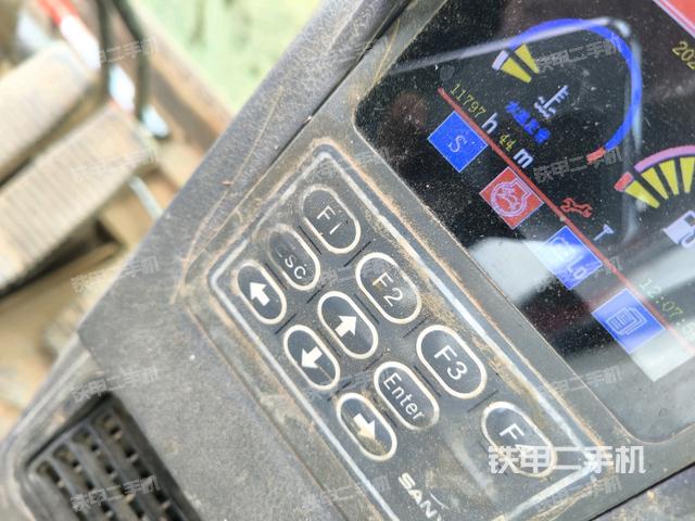 ?駕駛室正側(cè)(駕駛室部分) ?駕駛室正側(cè)(駕駛室部分)