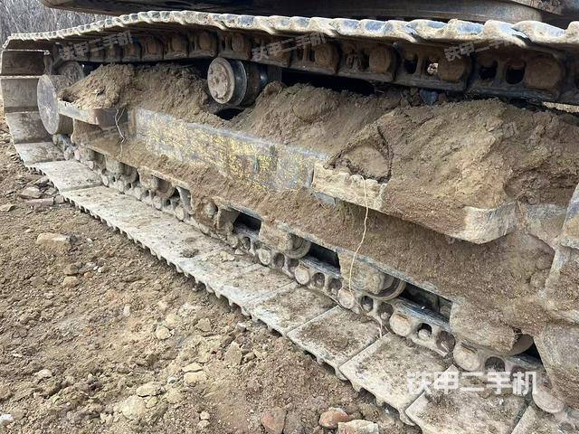 單側(cè)履帶整體(整機外觀) 單側(cè)履帶整體(整機外觀)