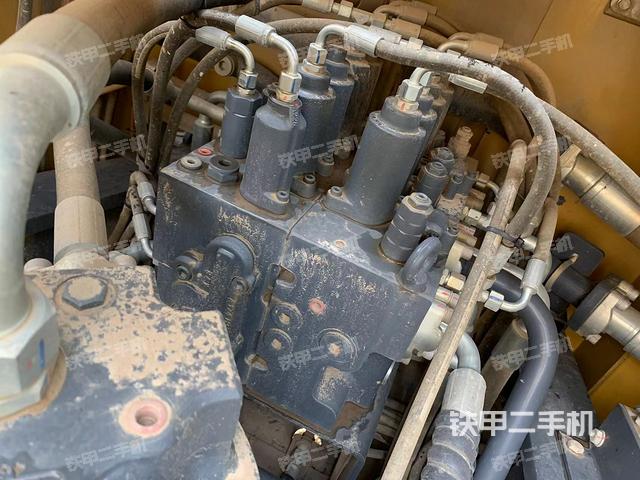 回轉(zhuǎn)馬達和主控閥（整機外觀）