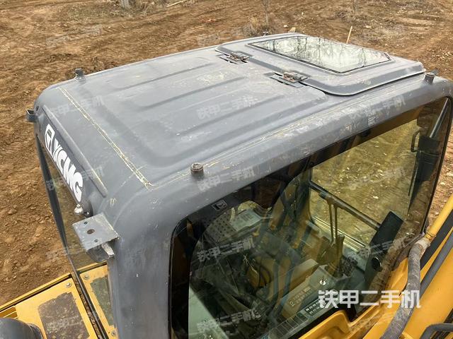 駕駛室頂部(整機外觀) 駕駛室頂部(整機外觀)