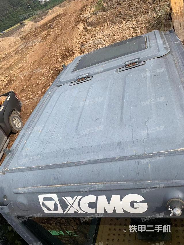 駕駛室頂部（整機外觀）