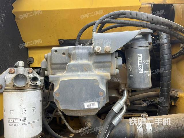 液壓泵艙室正面整體（整機(jī)外觀）