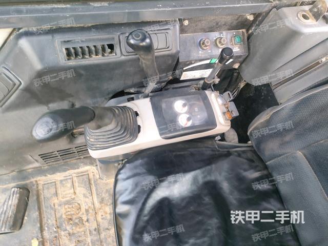 座椅右側(cè)控制臺/鑰匙門/油門/含右手柄（駕駛室部分）