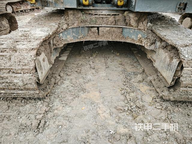 轉(zhuǎn)盤和下車架正前（工作和回轉(zhuǎn)裝置）