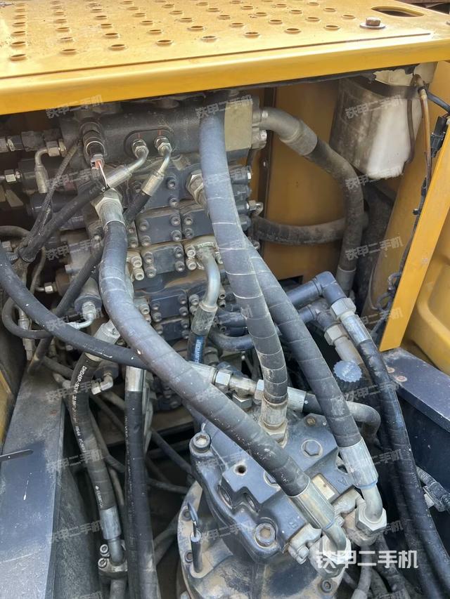 回轉馬達和主控閥（整機外觀）