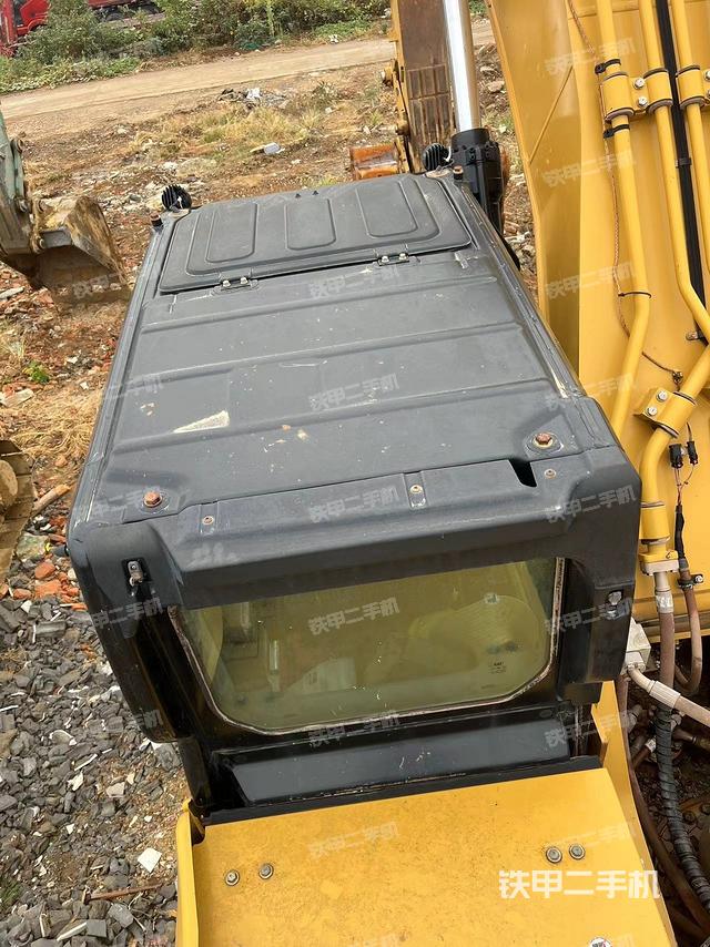 駕駛室頂部(整機外觀) 駕駛室頂部(整機外觀)