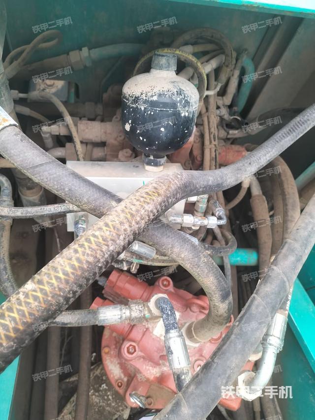 回轉(zhuǎn)馬達(dá)和主控閥（整機(jī)外觀）