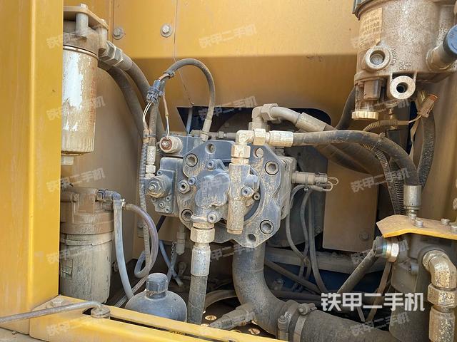 液壓泵艙室正面整體（整機(jī)外觀）